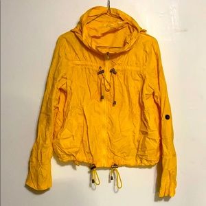Light, foldable, yellow rain jacket - women’s sz M